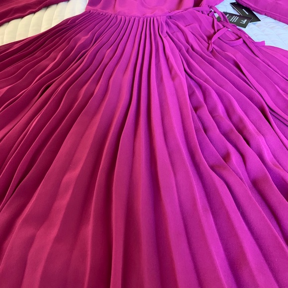 Lulu’s Pink Midi dress - Picture 4 of 5